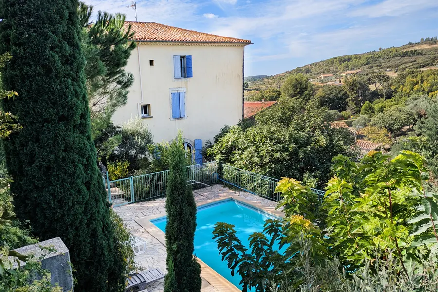 Jardin avec piscine privative