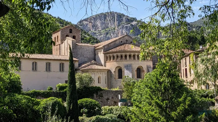 Saint-Guilhem-le-Désert, Pilgerort, Romanik, Kanu, 50 min von La Vigneronne entfernt
